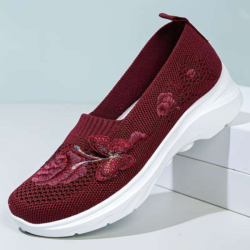 Női mokaszinok pillangós hímzéssel