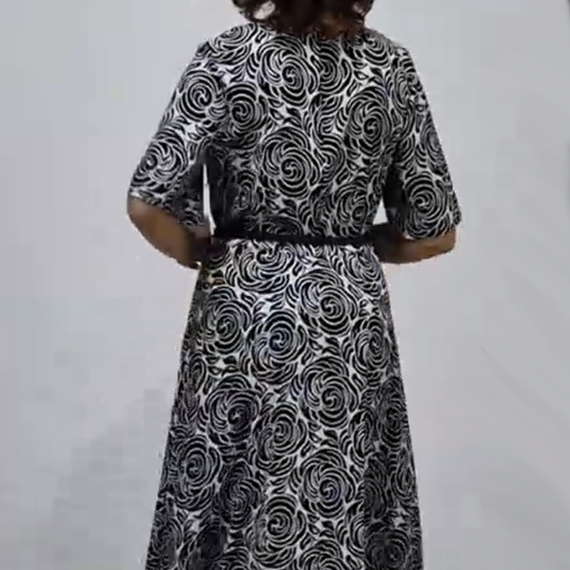 Elegáns, mintás maxi ruha övvel